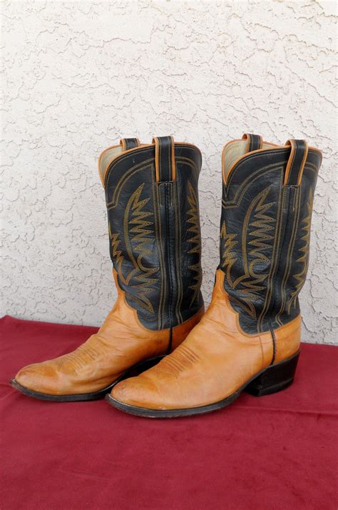 Leddy boots - M.L. Leddy’s For a traditionally Texan boot-buying experience, head to M.L. Leddy’s, a fourth-generation mom-and-pop shop that has mastered the art of boot making in its 100 years of business ...